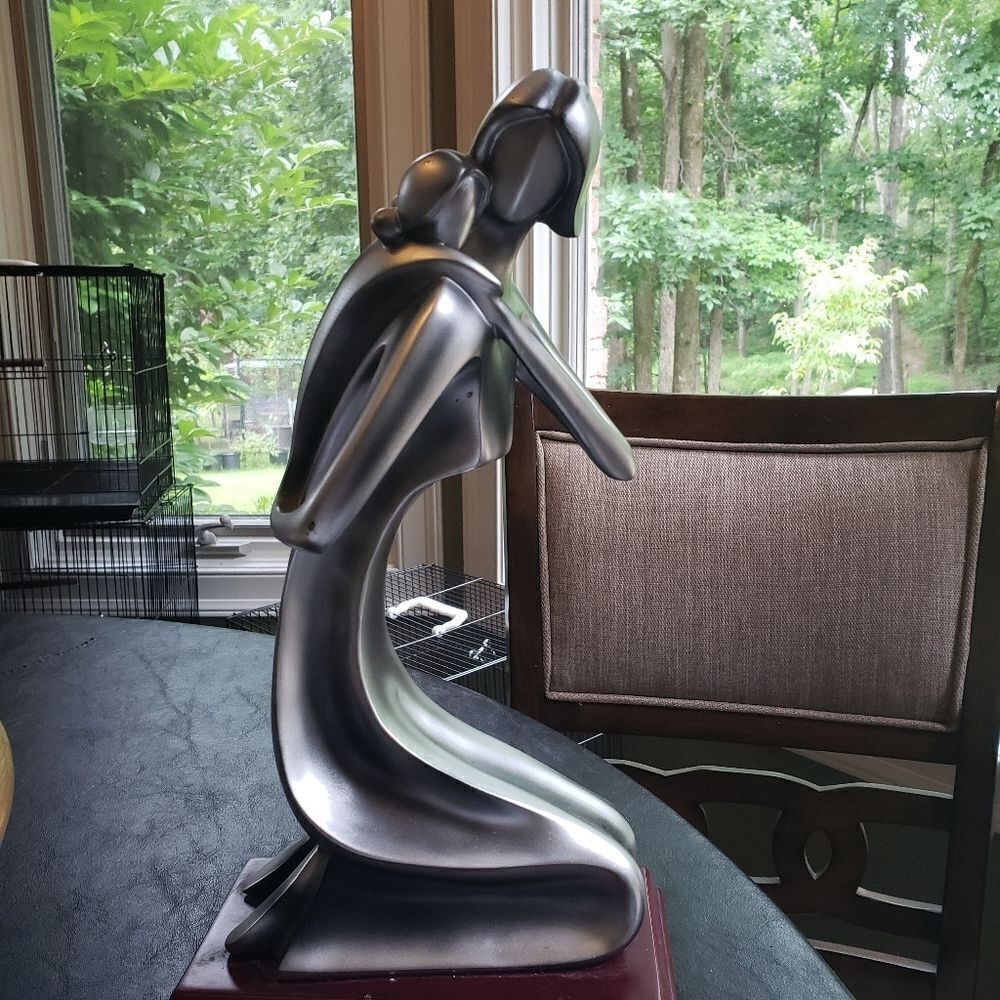 Mother & Daughter Statue